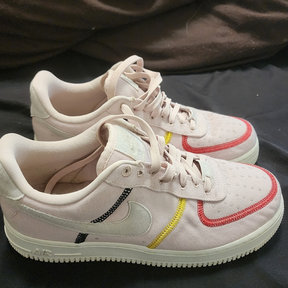 Nike Air Force 1 LX